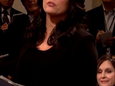 Cecily Strong *Upskirt*