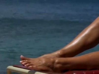 Pamela Anderson In “Baywatch: Hawaiian Wedding”