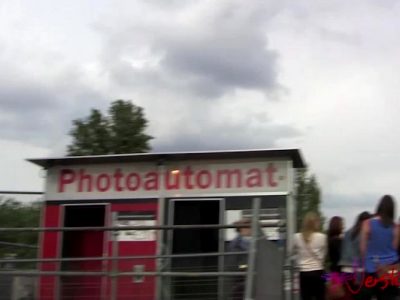 Random Guy Gets Sucked Off In A Photobooth
