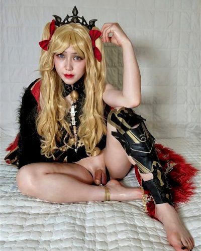 Asian crossdresser cosplaying as Ereshkigal